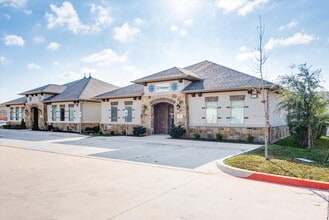 634 Stoneglen Dr, Keller, TX à louer Photo de l’immeuble– Image 2 sur 23