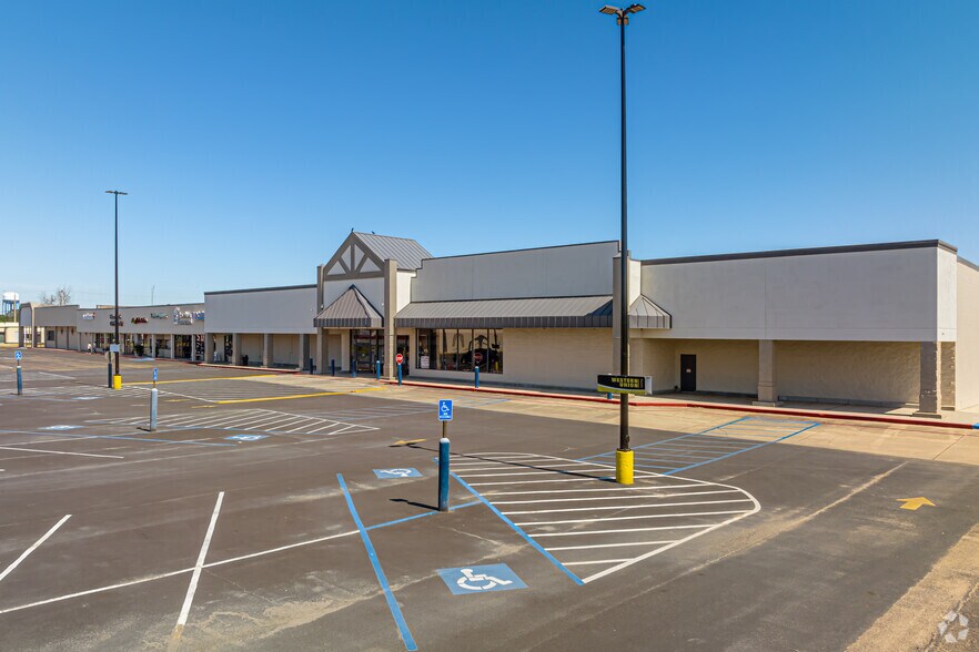 1100 E Main St, New Iberia, LA à louer - Photo principale – Image 1 sur 6