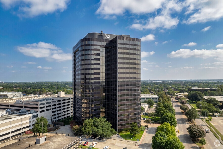 363 N Sam Houston Pky E, Houston, TX à louer - Photo principale – Image 1 sur 39