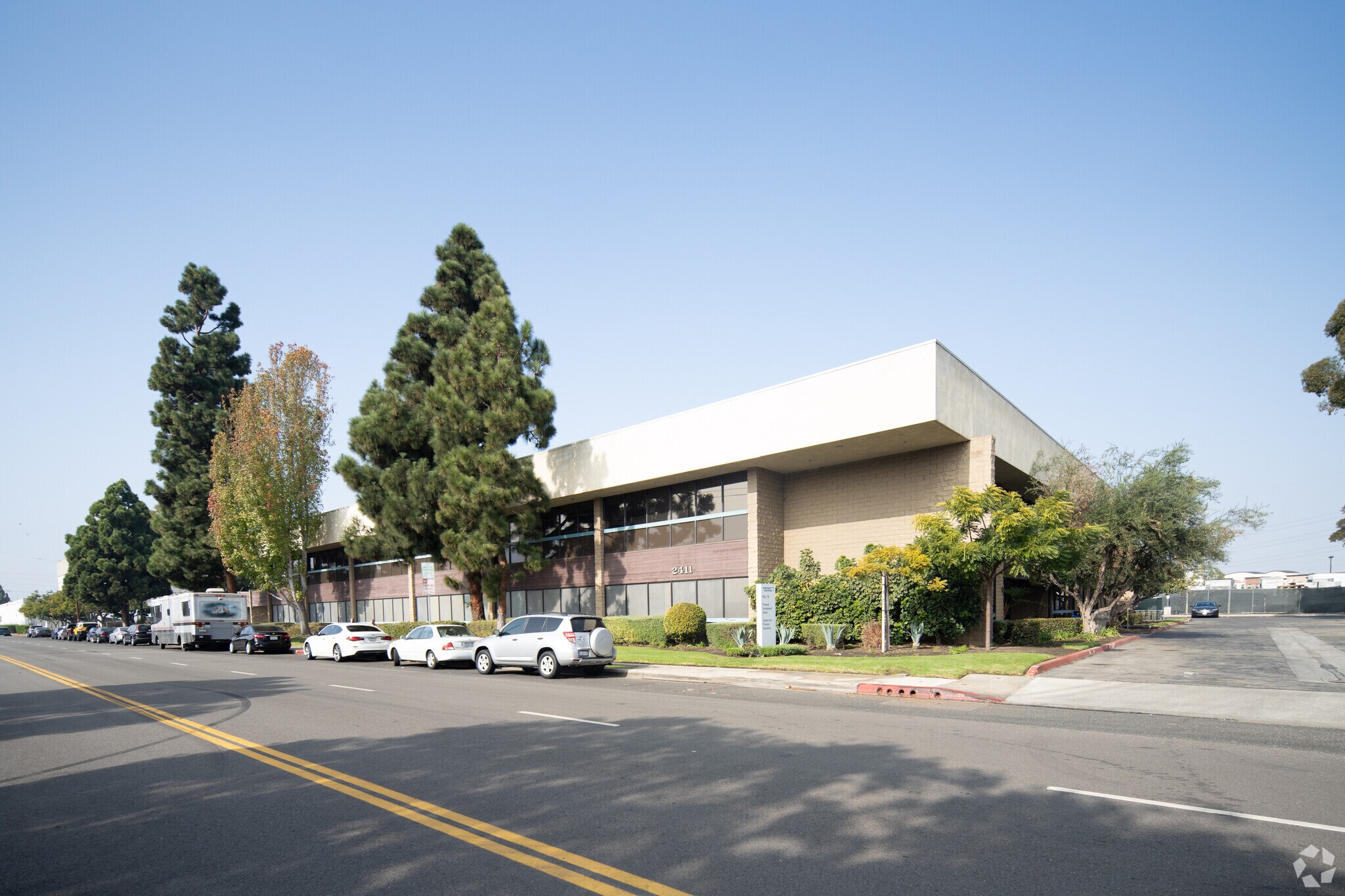 2411 Santa Fe Ave, Redondo Beach, CA à louer Photo de l’immeuble– Image 1 sur 5