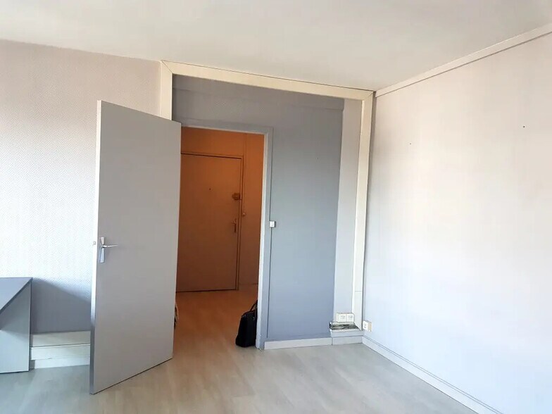 Bureau dans Bron à louer - Photo de l’immeuble – Image 3 sur 5
