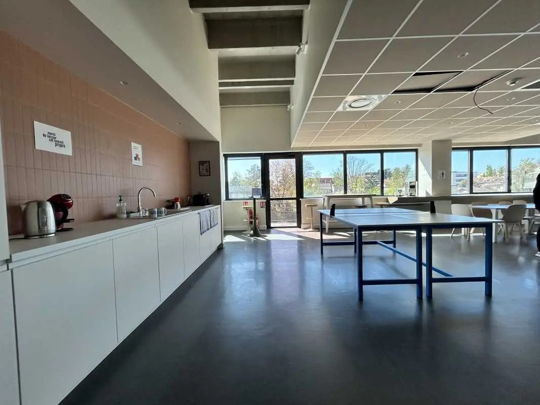 Bureau dans Champagne-au-Mont-d'Or à louer Photo intérieure– Image 1 sur 6