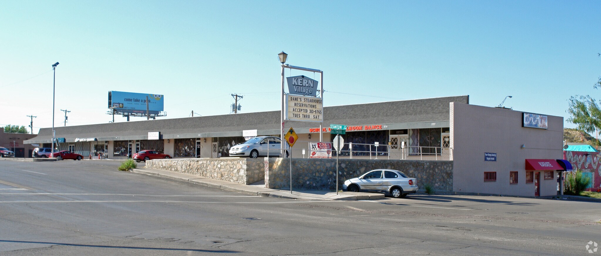 2701-2727 N Stanton St, El Paso, TX à louer Photo principale– Image 1 sur 2