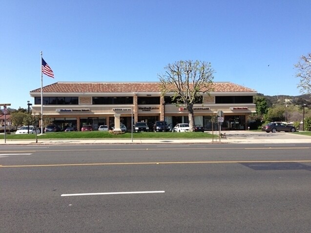 3262 E Thousand Oaks Blvd, Westlake Village, CA à louer Photo de l’immeuble– Image 1 sur 8