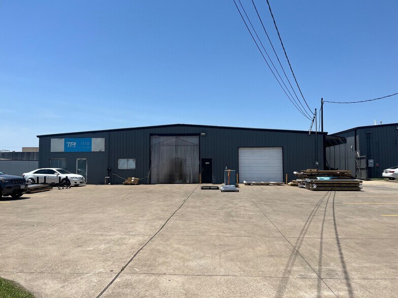 1115 N 1st St, Garland, TX à vendre - Photo de l’immeuble – Image 1 sur 5