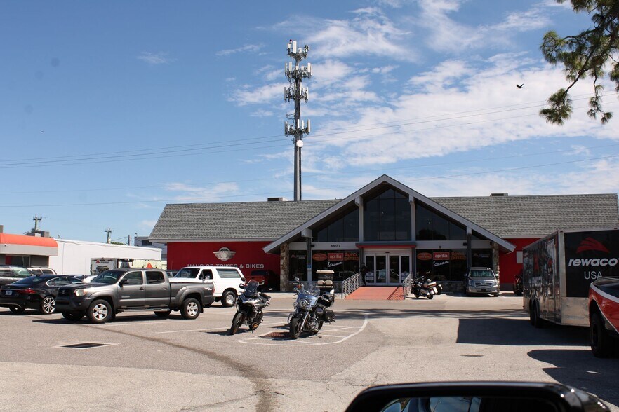 4607 Fowler St, Fort Myers, FL à vendre - Photo de l’immeuble – Image 3 sur 6