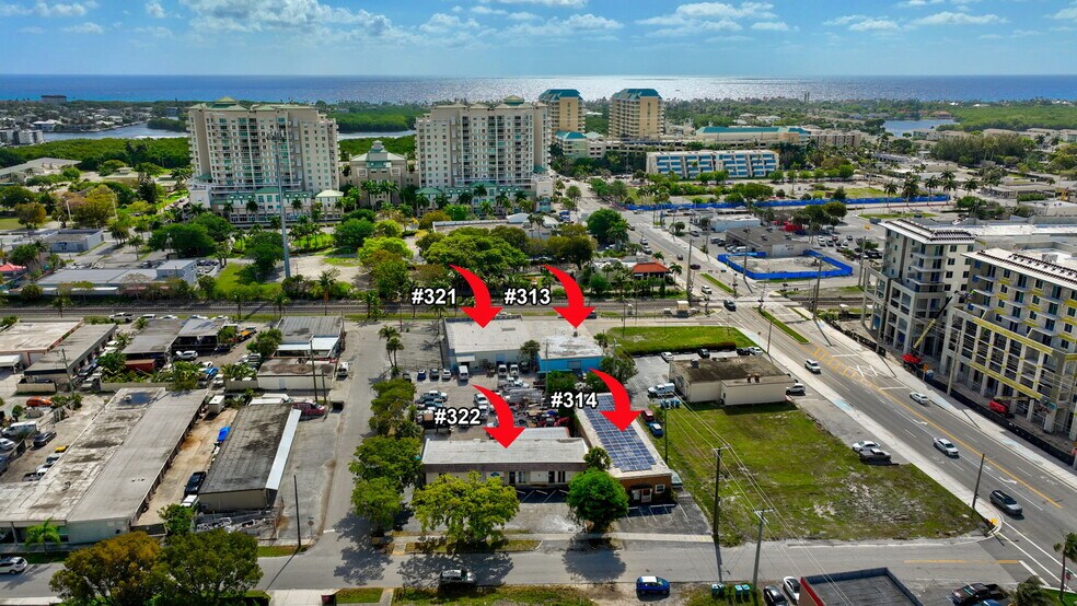 321 N Railroad Ave, Boynton Beach, FL à louer - Photo de l’immeuble – Image 1 sur 26