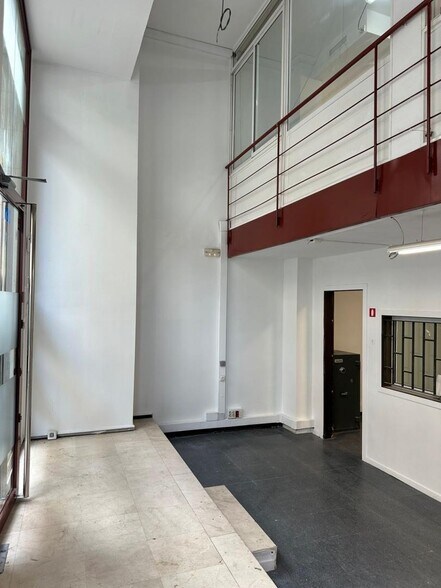Immeuble residentiel dans Barcelone, Barcelona à vendre - Photo intérieure – Image 2 sur 15