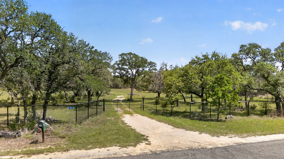 301 Sattler Rd, Spring Branch, TX à vendre - Photo principale – Image 1 sur 31