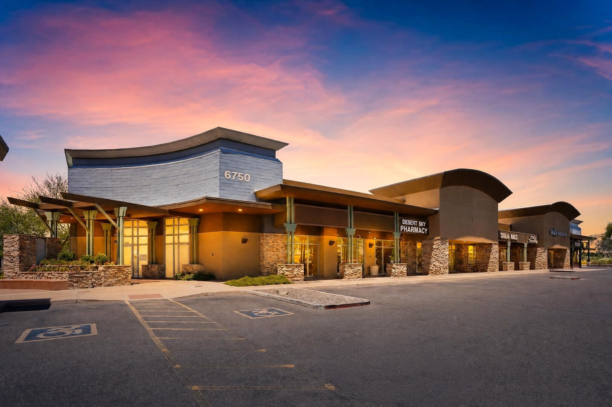 6750 W Thunderbird Rd, Peoria, AZ à louer Photo de l’immeuble– Image 1 sur 10