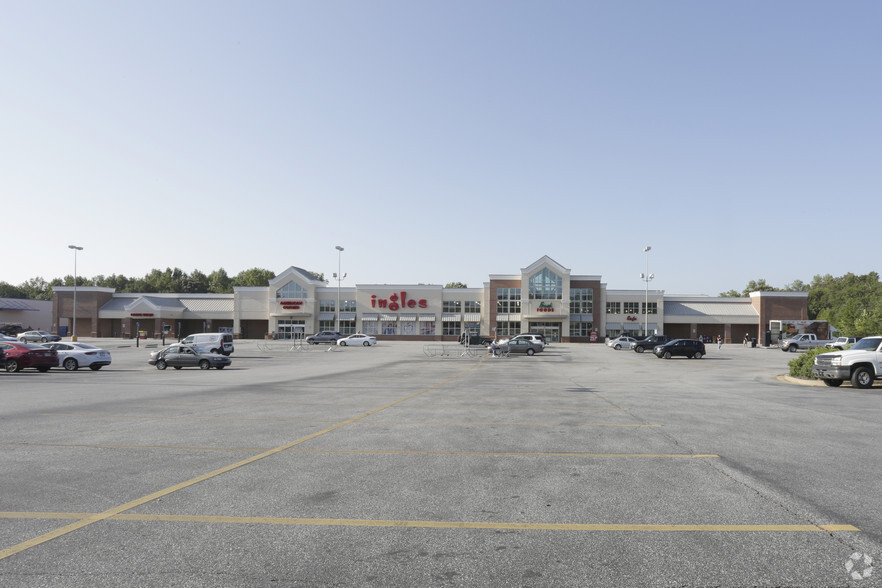 1070 E Franklin St, Hartwell, GA à louer - Photo principale – Image 1 sur 6