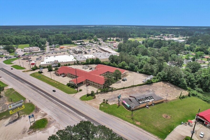 235 E Gibson St, Jasper, TX à louer - Photo de l’immeuble – Image 3 sur 35