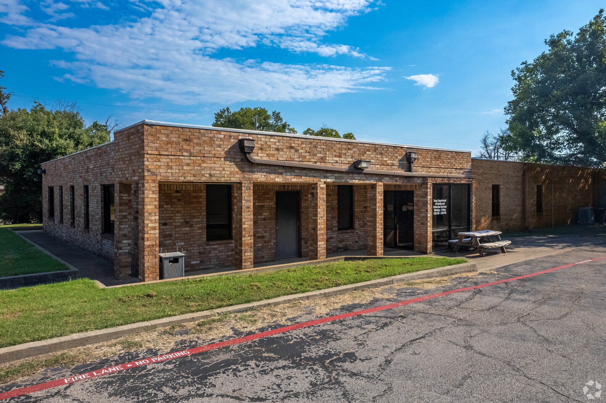 1300 N Anglin, Cleburne, TX à louer Photo principale– Image 1 sur 16