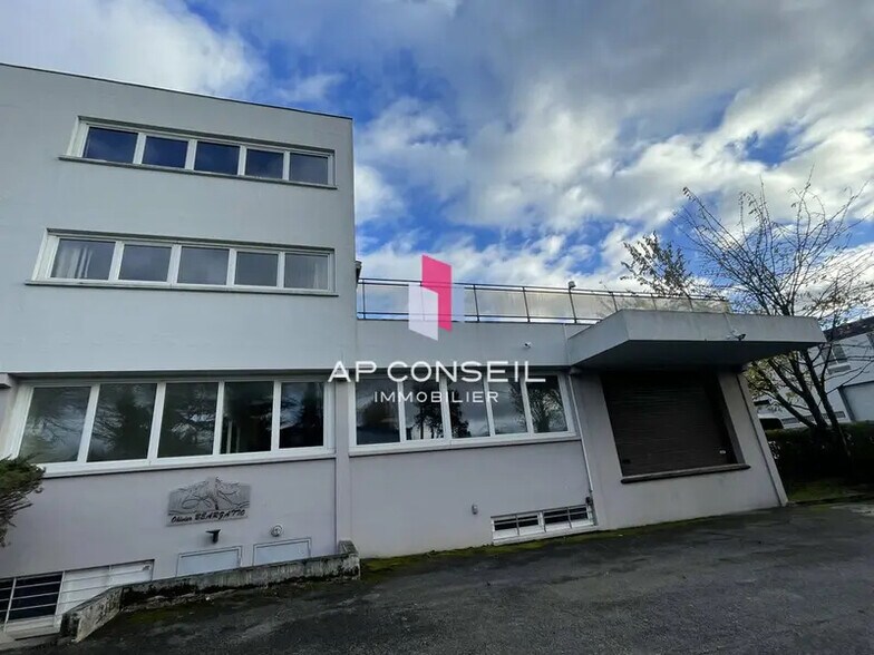 Local d'activités dans Buc à vendre - Photo de l’immeuble – Image 2 sur 6