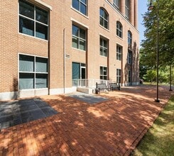 8000 Towers Crescent Dr, Vienna, VA à louer Photo de l’immeuble– Image 2 sur 4