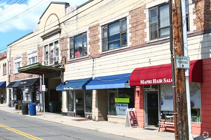 227-239 Harrison Ave, Harrison, NY à louer - Photo de l’immeuble – Image 2 sur 12