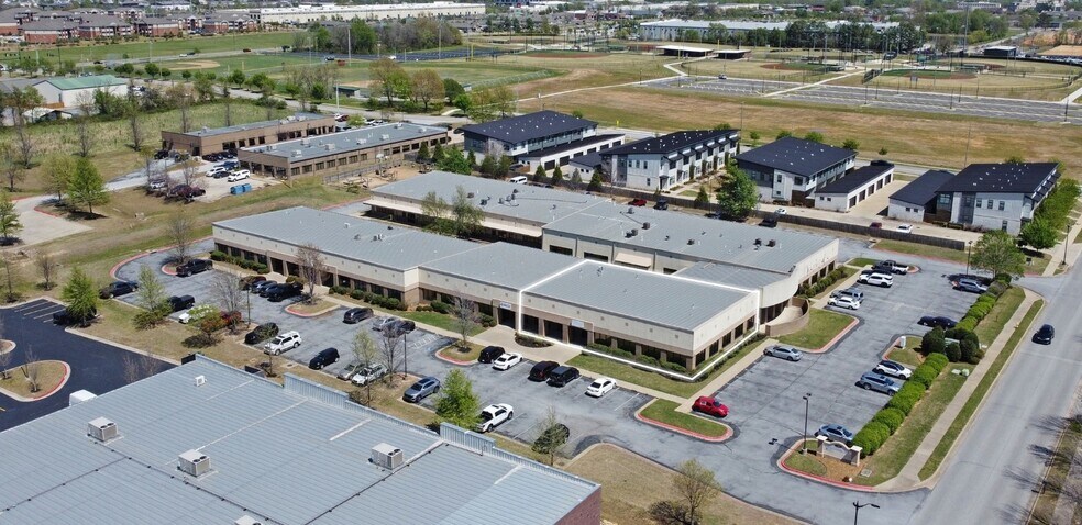 211 SE 34th St, Bentonville, AR à louer - Photo de l’immeuble – Image 2 sur 7
