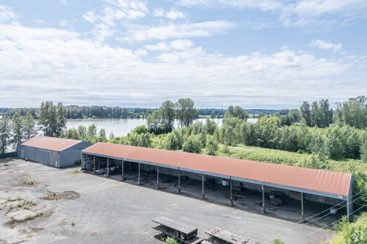 19966 Wharf St, Maple Ridge, BC à vendre Photo principale– Image 1 sur 23