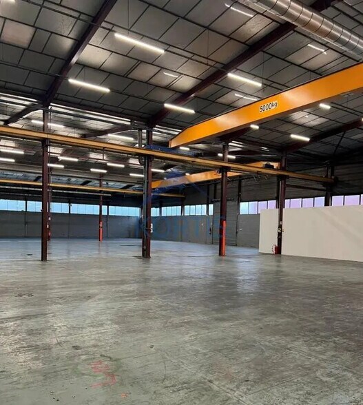 Local d’activités dans Vaulx-en-Velin à louer - Photo de l’immeuble – Image 1 sur 7