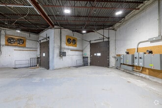 4000-4036 Boul De La Côte-Vertu, Montréal, QC à louer Photo intérieure– Image 2 sur 3