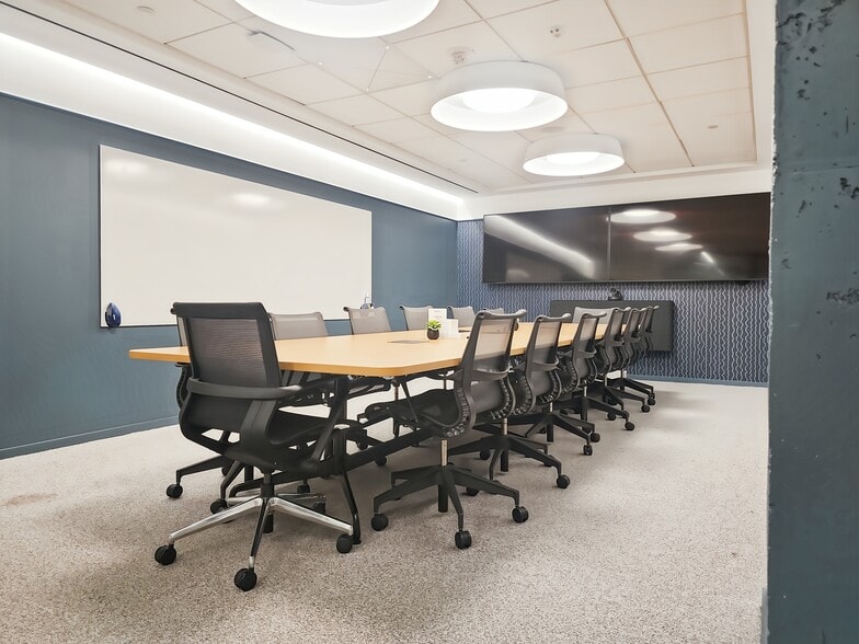 2451 Crystal Dr, Arlington, VA à louer - Photo intérieure – Image 2 sur 15