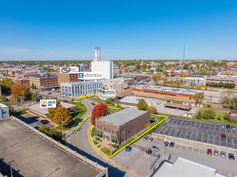 425 E Trafficway St, Springfield, MO à vendre - Photo de l’immeuble – Image 2 sur 12