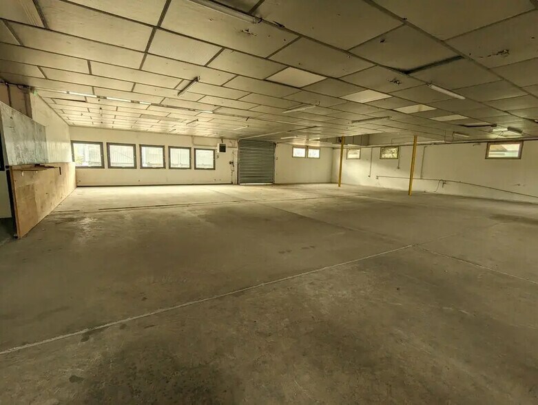Local d’activités dans Évreux à louer - Photo de l’immeuble – Image 1 sur 6