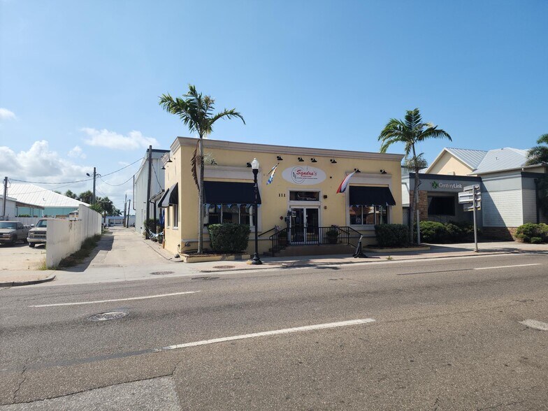 111 W Olympia Ave, Punta Gorda, FL à vendre - Photo de l’immeuble – Image 3 sur 37
