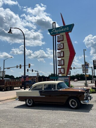 Plus de détails pour 717 W Main St, Stroud, OK - Hôtellerie à vendre