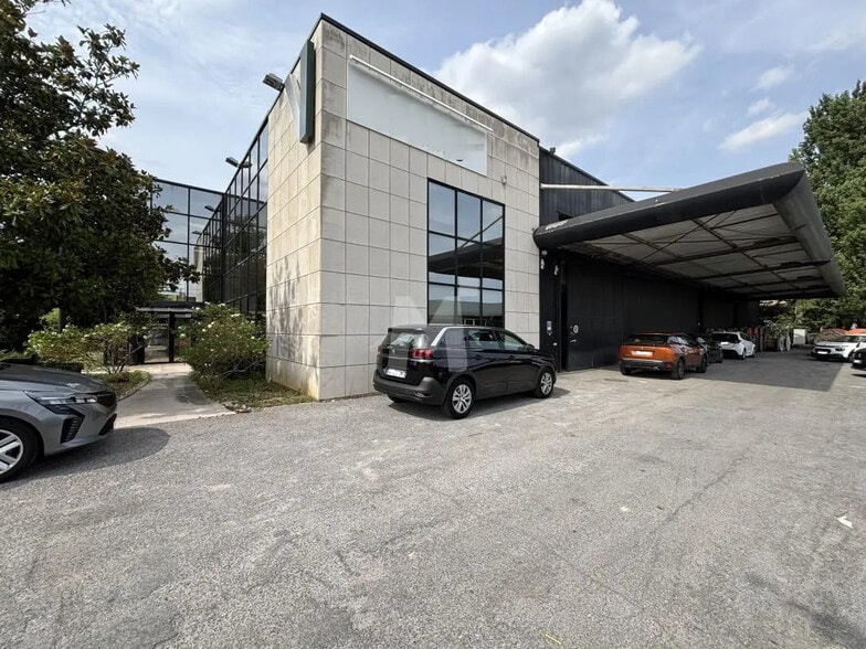 Local d’activités dans Palaiseau à louer - Photo de l’immeuble – Image 1 sur 15