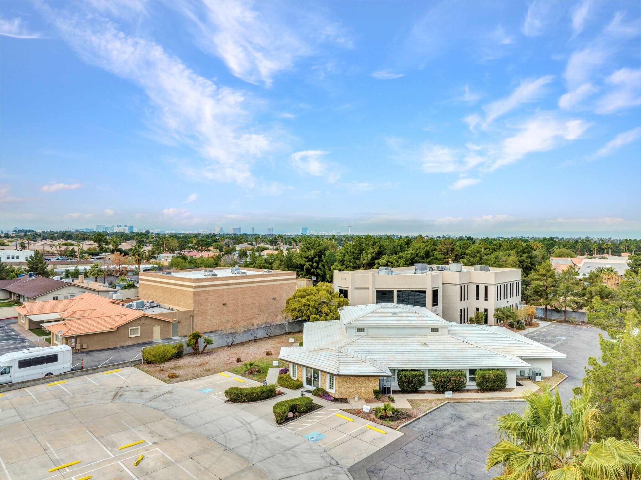 3920-3930 E Patrick Ln, Las Vegas, NV à vendre Photo principale– Image 1 sur 21
