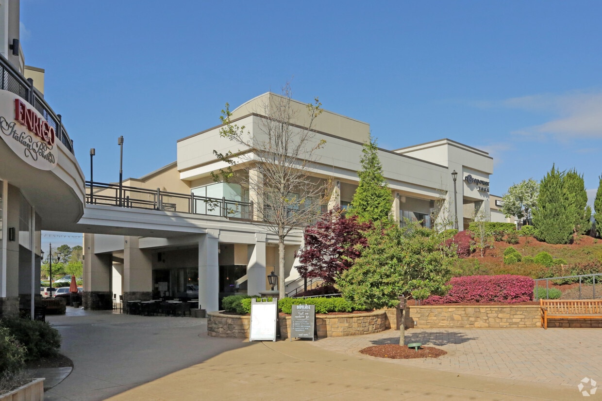 302 Colonades Way, Cary, NC à louer Photo de l’immeuble– Image 1 sur 1