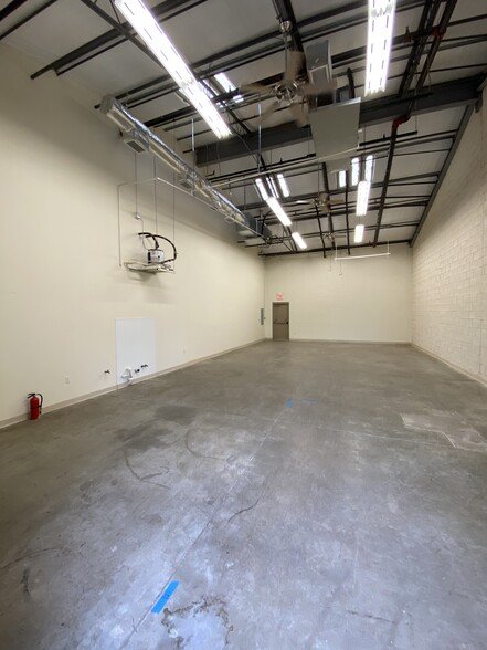 3738 Haggar Way, Dallas, TX à louer - Photo de l’immeuble – Image 3 sur 4