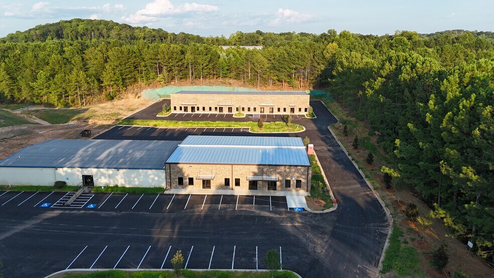 94 Worldwide Dr, Dawsonville, GA à louer - Photo de l’immeuble – Image 1 sur 10