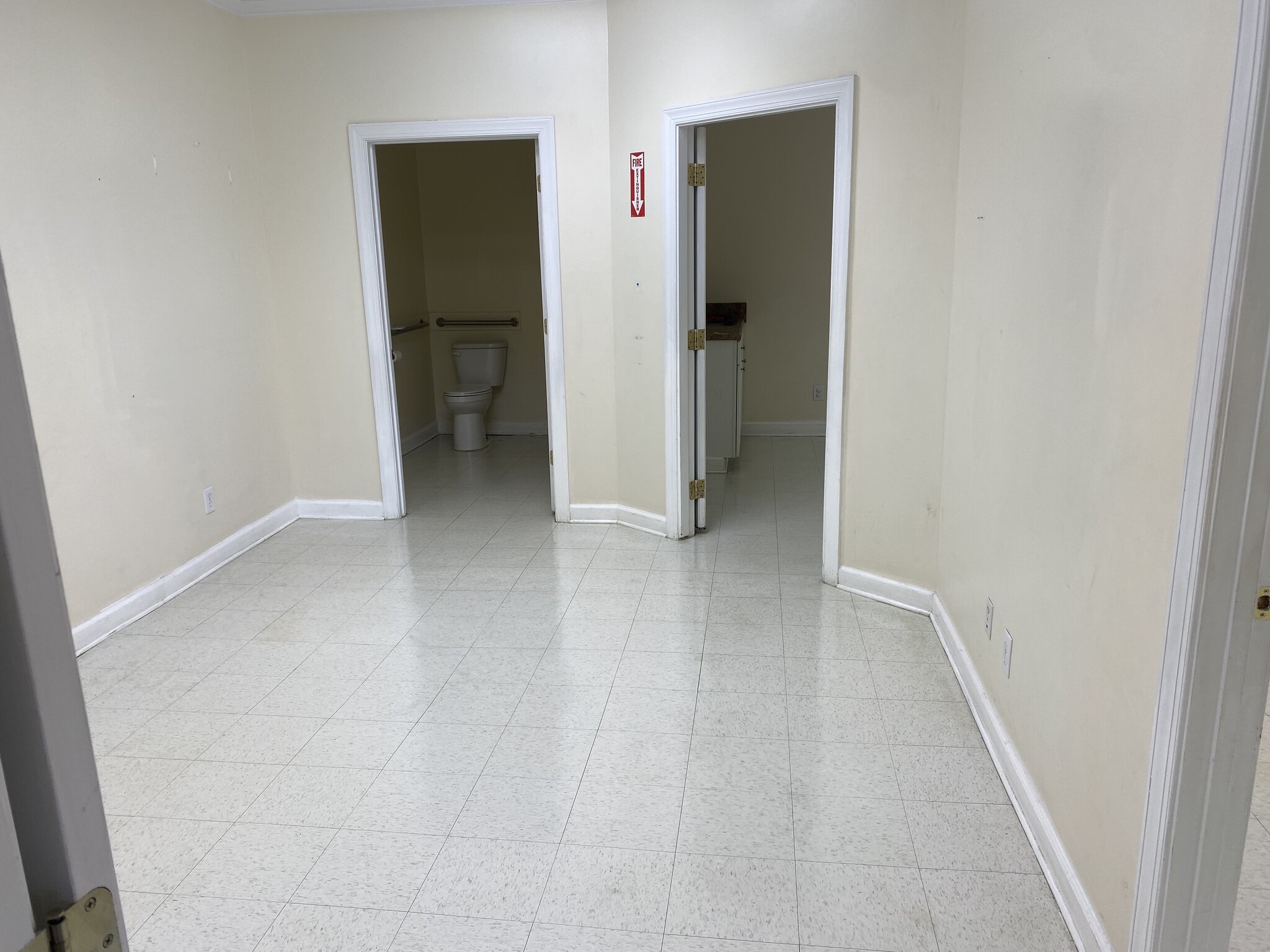 646 Sunset Blvd, West Columbia, SC à louer Photo de l’immeuble– Image 1 sur 2