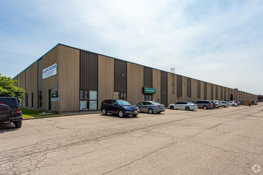 7300 Torbram Rd, Mississauga, ON à louer - Photo principale – Image 1 sur 2