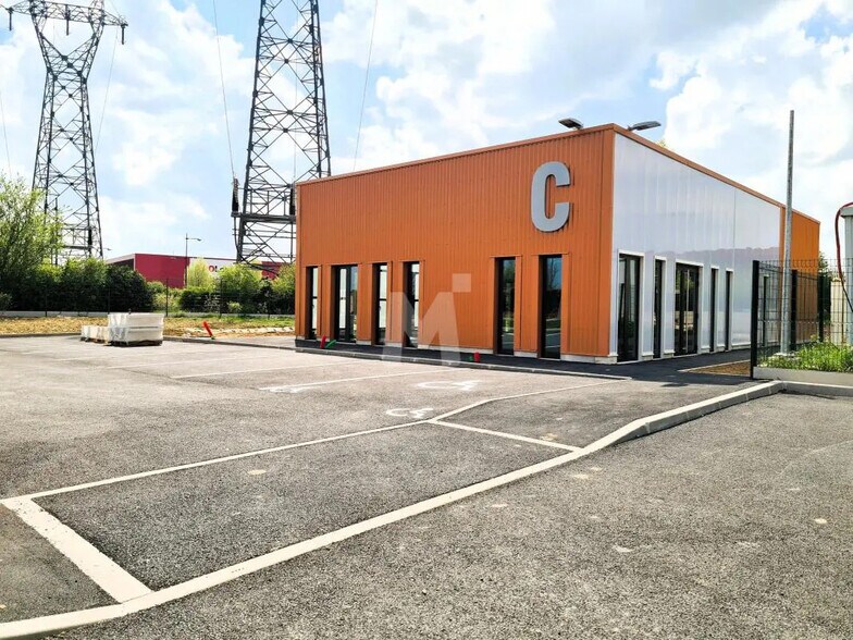 Bureau dans Le Coudray-Montceaux à louer - Photo de l’immeuble – Image 1 sur 8