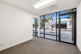 3621 W MacArthur Blvd, Santa Ana, CA à louer Photo intérieure– Image 2 sur 13