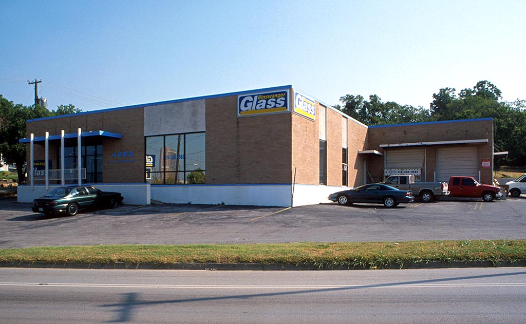 4222 Harry Hines Blvd, Dallas, TX à louer Photo principale– Image 1 sur 3