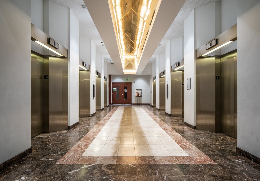 3550 Wilshire Blvd, Los Angeles, CA à louer - Hall d’entrée – Image 3 sur 16