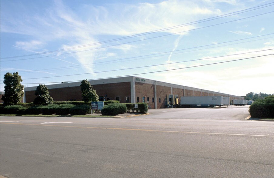 6674-6698 Fleet Dr, Alexandria, VA à louer - Photo de l’immeuble – Image 3 sur 18