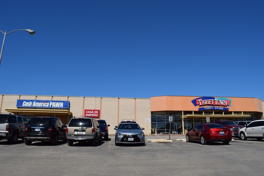 1500 Blk E Abrams, Arlington, TX à louer - Photo principale – Image 3 sur 3