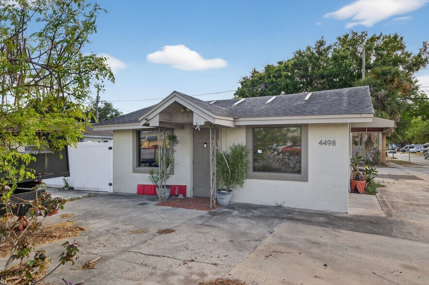 4498 49th St N, Saint Petersburg, FL à vendre - Photo principale – Image 1 sur 22