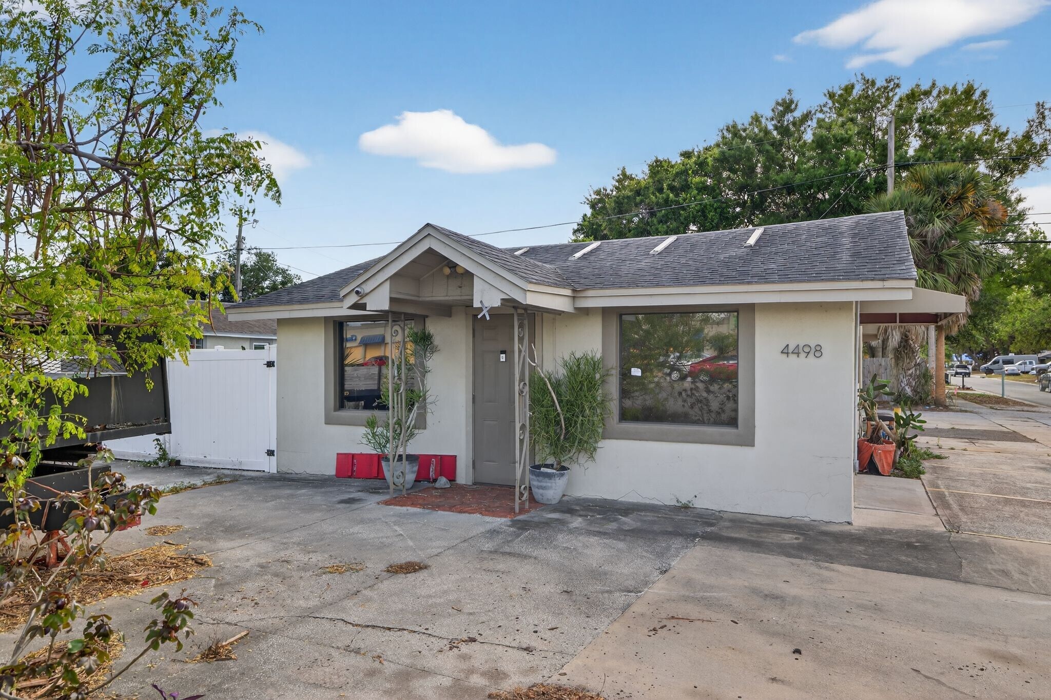 4498 49th St N, Saint Petersburg, FL à vendre Photo principale– Image 1 sur 23