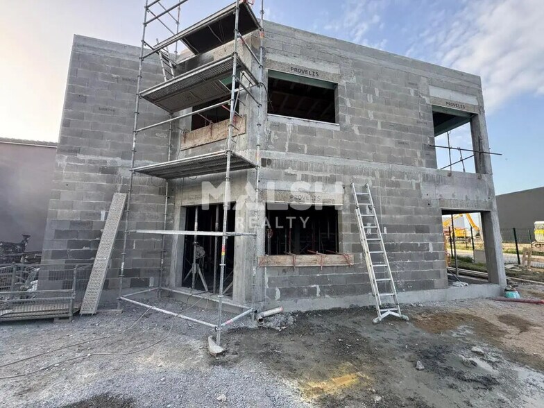 Bureau dans Montbrison à louer - Photo de la construction – Image 2 sur 6