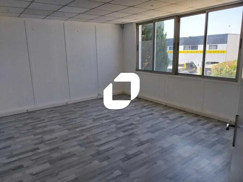 Bureau dans Mauguio à louer - Photo de l’immeuble – Image 3 sur 16