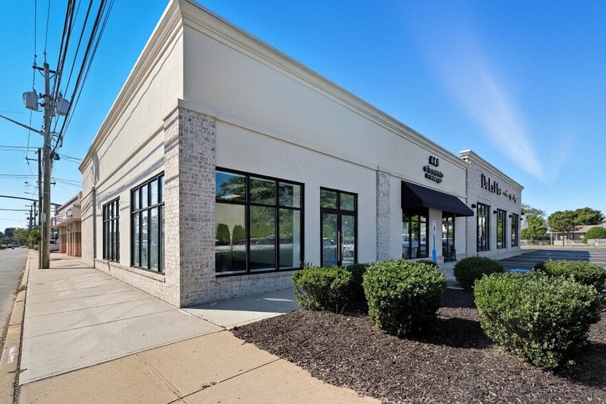 2437 Merrick Rd, Bellmore, NY à louer - Photo de l’immeuble – Image 1 sur 15