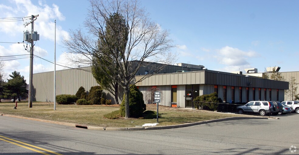 133 Bauer Dr, Oakland, NJ à louer - Photo principale – Image 1 sur 31