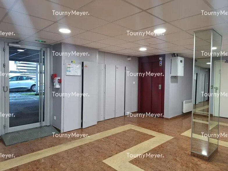 Bureau dans Bordeaux à louer - Hall d’entrée – Image 3 sur 7