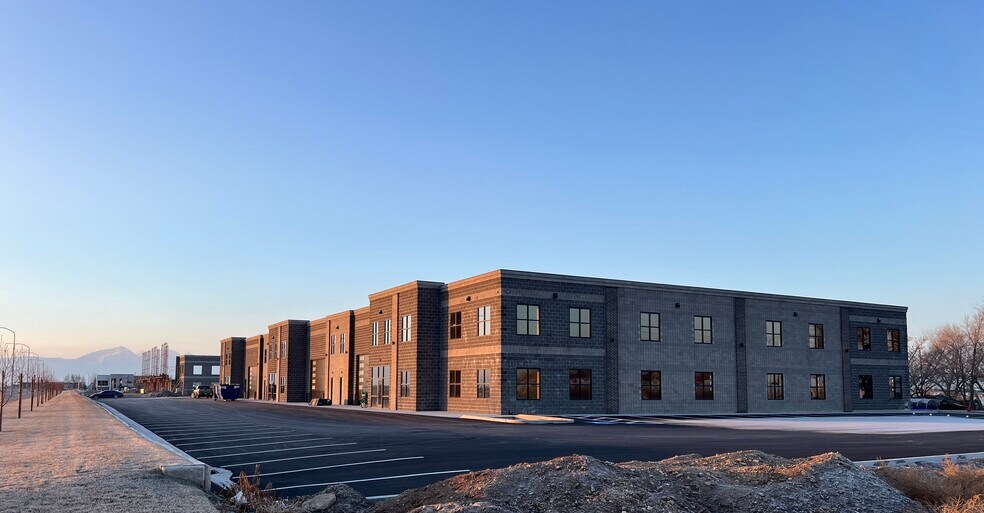 652 S Lakeview Pky, Provo, UT à louer - Photo de l’immeuble – Image 1 sur 6